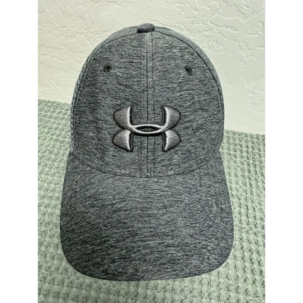 Under Armour Black Fitted Cap Classic Style Youth Small Medium‎